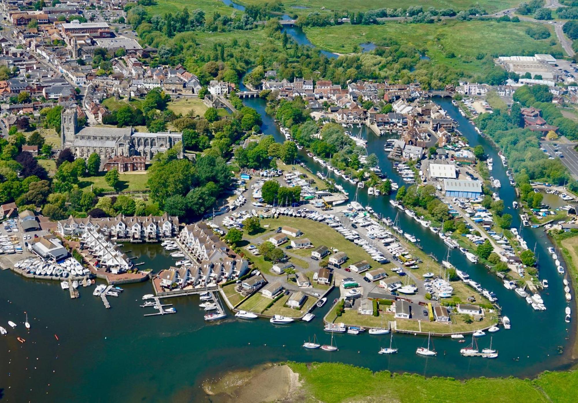 Peaceful Riverside Family Retreat Holiday home Christchurch (Dorset)